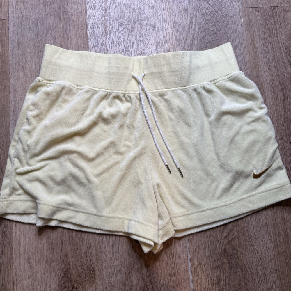 XL‎ Nike Sportswear Terry Cloth PE Shorts Citron Tint Wheat Gold Women's